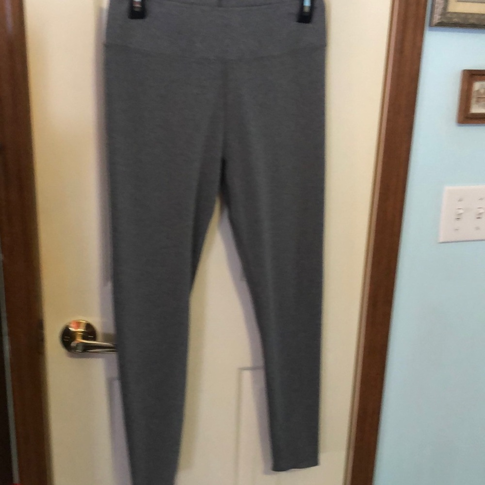 Size Medium leggings by Airism